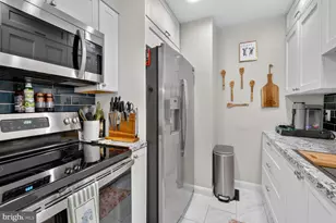 6301 Chimney Wood Ct, Alexandria, VA 22306 - Photo 7