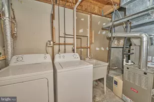 14426 Four Chimney Dr, Centreville, VA 20120 - Photo 33