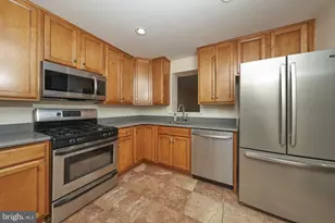 14426 Four Chimney Dr, Centreville, VA 20120 - Photo 7