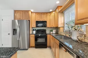 7190 Lake Cove Dr, Alexandria, VA 22315 - Photo 11