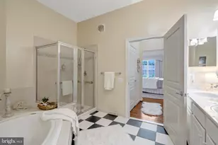 7871 Rolling Woods Ct, Springfield, VA 22152 - Photo 19