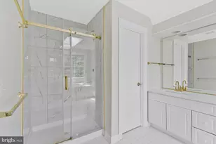9546 Lagersfield Cir, Vienna, VA 22181 - Photo 33