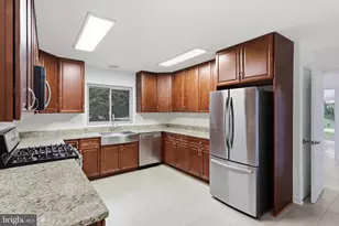 8804 Mansion Farm Pl, Alexandria, VA 22309 - Photo 7