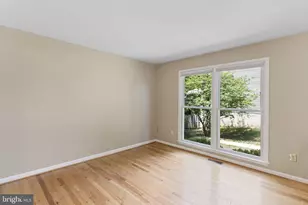 8073 Morning Meadow Ct, Alexandria, VA 22315 - Photo 7