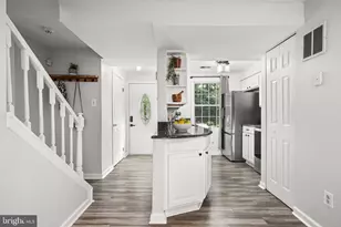 8607 Kenosha Ct, Lorton, VA 22079 - Photo 5