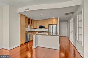 8220 Crestwood Heights Dr, McLean, VA 22102 - Photo 9