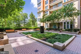 8220 Crestwood Heights Dr, McLean, VA 22102 - Photo 5