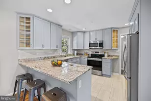9556 Pine Bough Pl, Vienna, VA 22181 - Photo 13