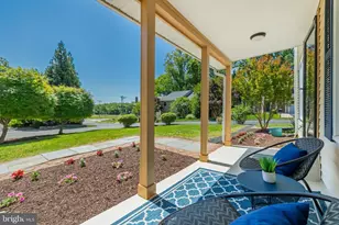 9556 Pine Bough Pl, Vienna, VA 22181 - Photo 5
