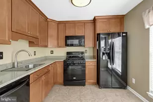 8204 Catbird Cir, Lorton, VA 22079 - Photo 9
