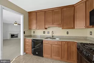 8204 Catbird Cir, Lorton, VA 22079 - Photo 11