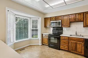 5194 Kimscott Ct, Annandale, VA 22003 - Photo 5
