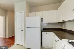 11371 Aristotle Dr, Fairfax, VA 22030 - Photo 9