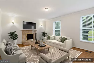 9708 Locust Hill Drive, Great Falls, VA 22066 - Photo 11