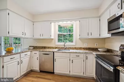 9708 Locust Hill Drive, Great Falls, VA 22066 - Photo 17