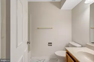 8051 Felecity Ct, Springfield, VA 22153 - Photo 9