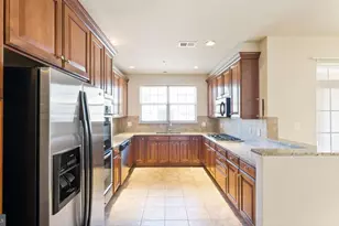 4427 Beechstone Ln, Fairfax, VA 22033 - Photo 3