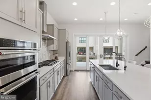 12266 Sweet Willow Ln, Fairfax, VA 22030 - Photo 7