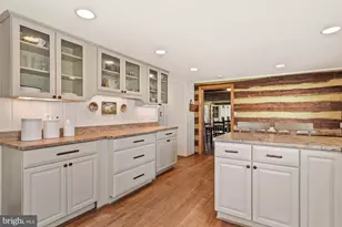326 Walker Rd, Great Falls, VA 22066 - Photo 7
