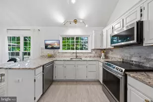 9030 Chestnut Ridge Rd, Fairfax Station, VA 22039 - Photo 15