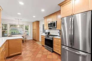 610 Kearney Ct SW, Vienna, VA 22180 - Photo 3