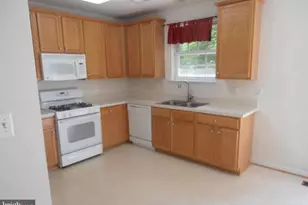 7556 Great Swan Ct, Alexandria, VA 22306 - Photo 3