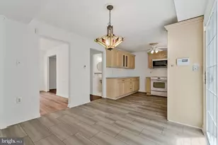 12805 Melvue Ct, Fairfax, VA 22033 - Photo 9
