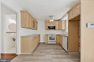 12805 Melvue Ct, Fairfax, VA 22033 - Photo 7