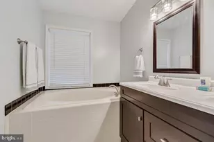 3956 Valley Ridge Dr, Fairfax, VA 22033 - Photo 17
