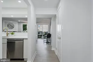 11213 Silentwood Ln, Reston, VA 20191 - Photo 7