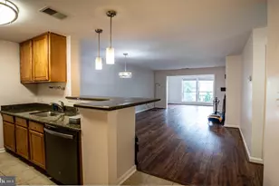 3176 Summit Square Dr, Oakton, VA 22124 - Photo 5