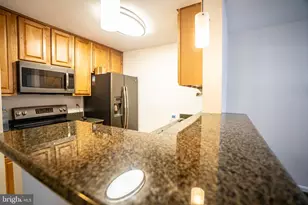 3176 Summit Square Dr, Oakton, VA 22124 - Photo 11