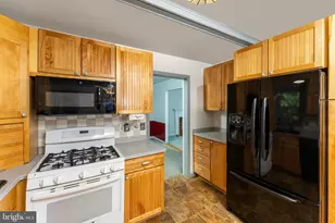7826 Welch Ct, Alexandria, VA 22315 - Photo 9