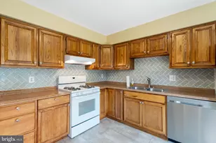 8608 Rocky Gap Ct, Lorton, VA 22079 - Photo 5