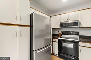 11025 Villaridge Ct, Reston, VA 20191 - Photo 15