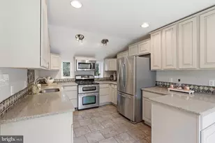 8532 S Canterbury Dr, Annandale, VA 22003 - Photo 7