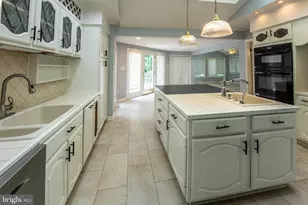 6438 Woodville Dr, Falls Church, VA 22044 - Photo 3