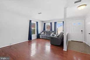 14187 Royal Oak Ln, Centreville, VA 20120 - Photo 3