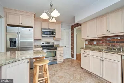 11312 Myrtle Lane, Reston, VA 20191 - Photo 5