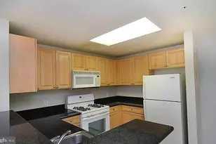 2726 Gallows Rd, Vienna, VA 22180 - Photo 3