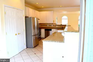6863 Drifton Ct, Centreville, VA 20121 - Photo 7