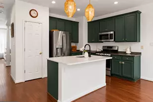 8570 Wyngate Manor Ct, Alexandria, VA 22309 - Photo 9