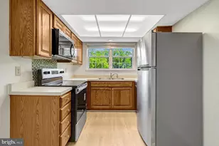 12106 Green Leaf Ct, Fairfax, VA 22033 - Photo 5