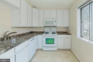 9637 Westport Ln, Burke, VA 22015 - Photo 13