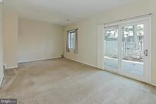 9637 Westport Ln, Burke, VA 22015 - Photo 7