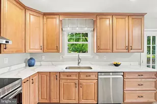 13526 Brightfield Ln, Herndon, VA 20171 - Photo 9