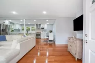 6802 Derrell Ct, Alexandria, VA 22307 - Photo 7
