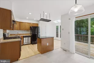 6090 Joust Ln, Alexandria, VA 22315 - Photo 11