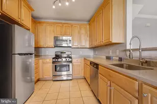 13038 Cabin Creek Rd, Herndon, VA 20171 - Photo 11