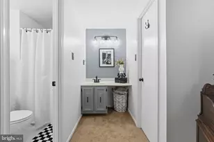 6121 Queens Brigade Ct, Fairfax, VA 22030 - Photo 17